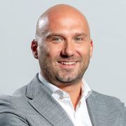 Robert Jenovai